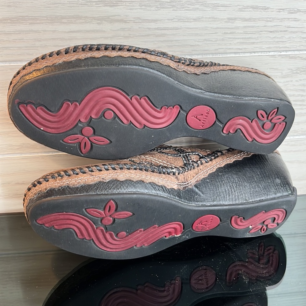 Clarks Artisan Brown Distressed‎ Stich Wedge Mules Clogs 8.5M - Picture 3 of 7